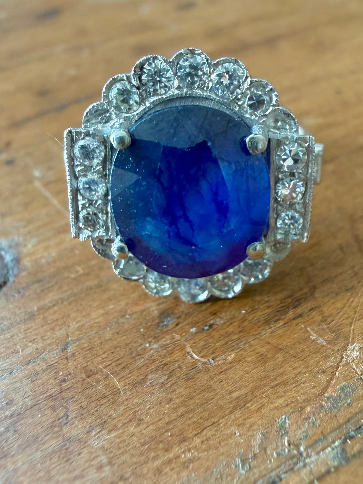 « Sophie » Bague Pompadour en or blanc saphir et diamants