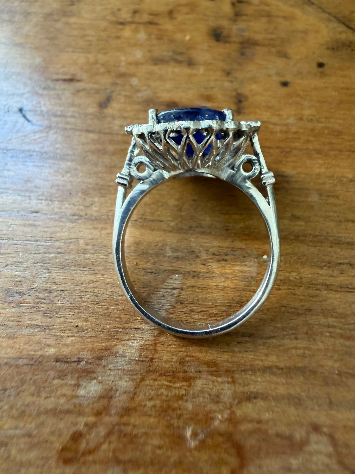 « Sophie » Bague Pompadour en or blanc saphir et diamants