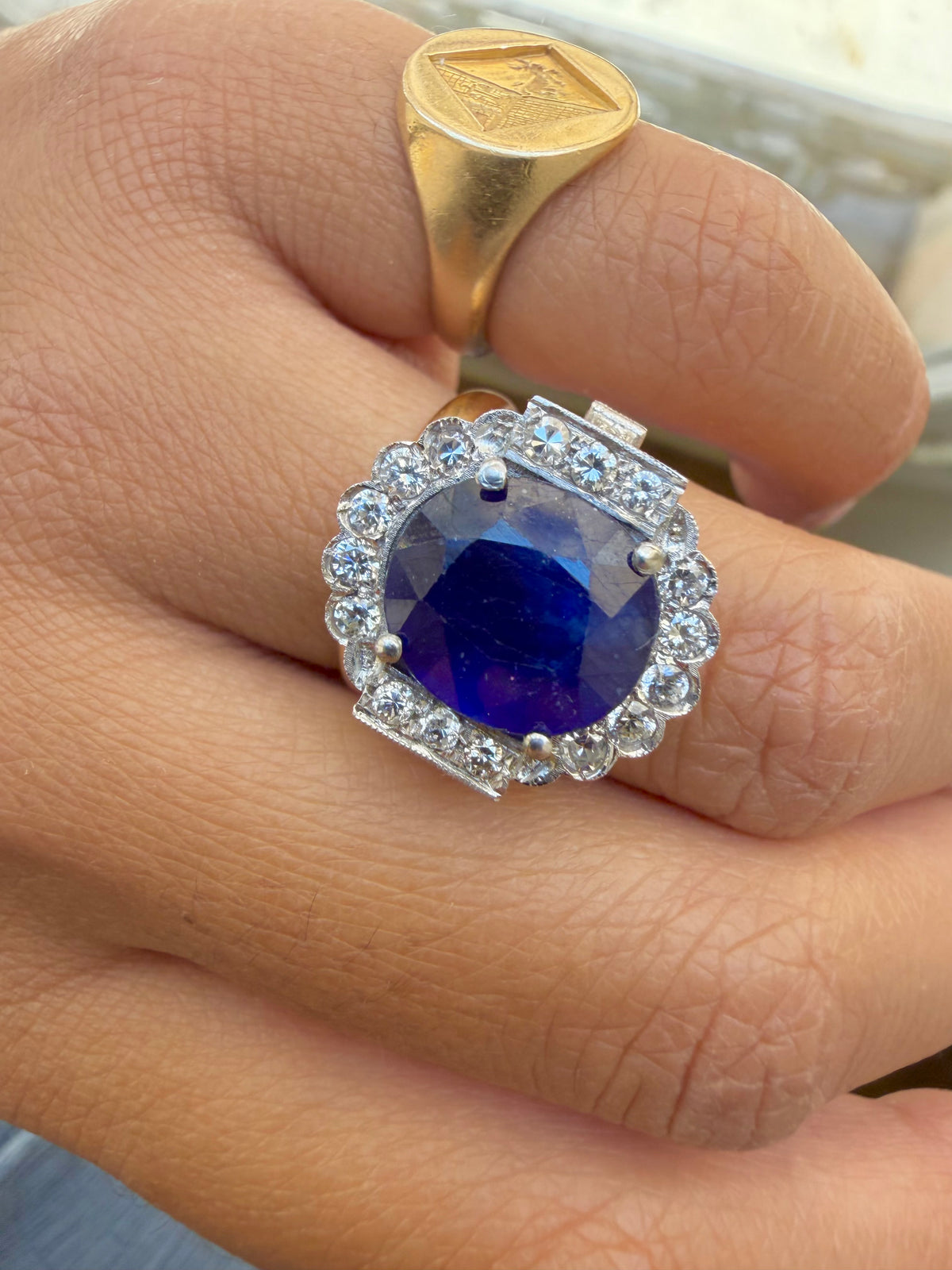 « Sophie » Bague Pompadour en or blanc saphir et diamants