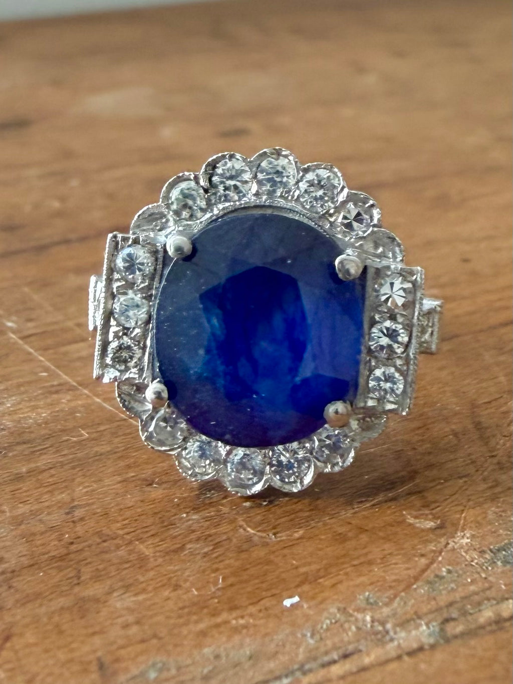 « Sophie » Bague Pompadour en or blanc saphir et diamants