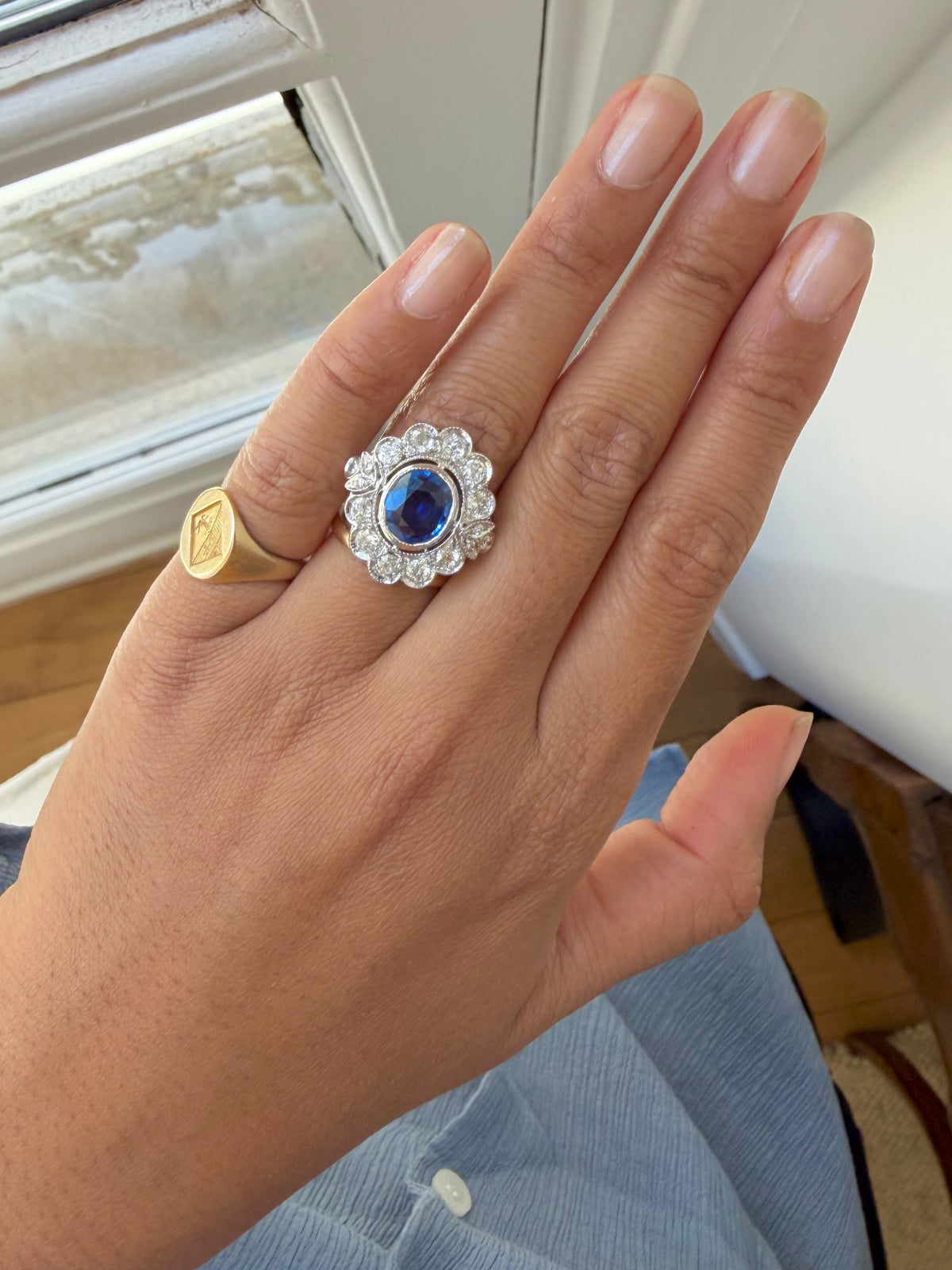 « Valentine » Bague Pompadour en or blanc, saphir et diamants