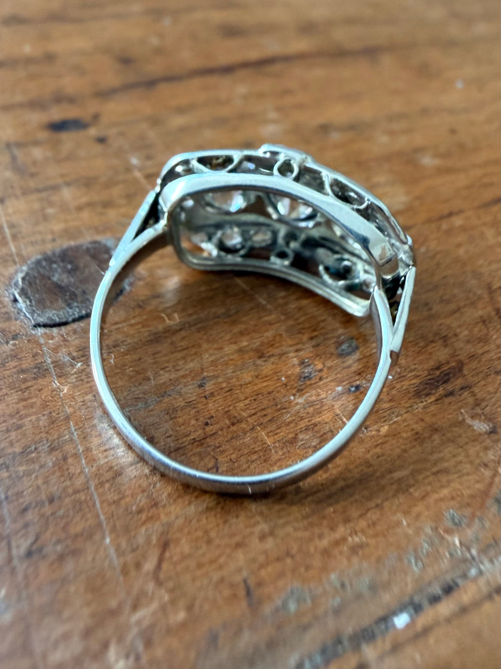 « Adèle » Bague Bandeau Art déco en or blanc et diamants