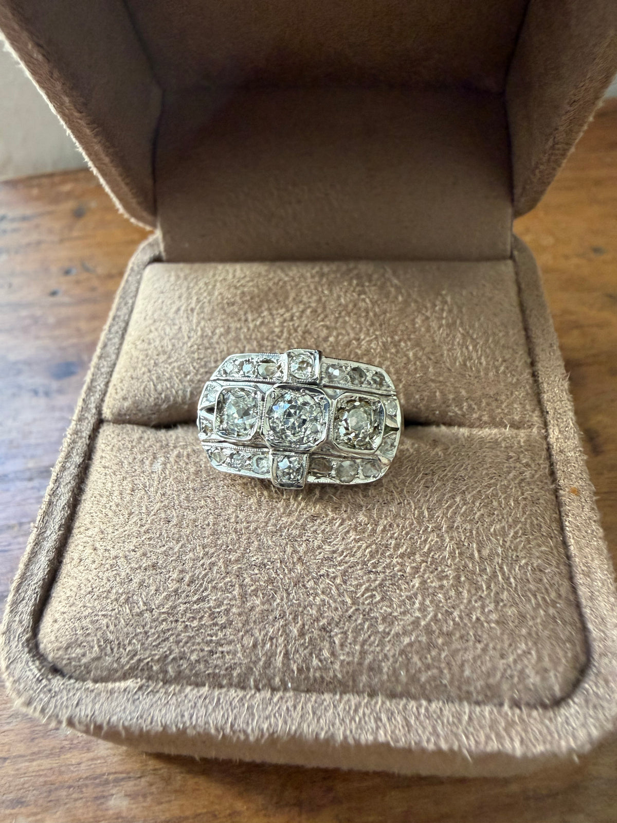 « Adèle » Bague Bandeau Art déco en or blanc et diamants