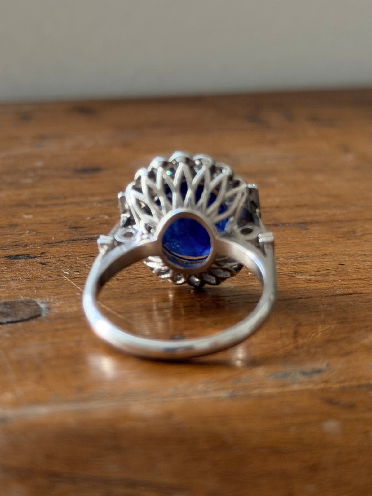 « Sophie » Bague Pompadour en or blanc saphir et diamants