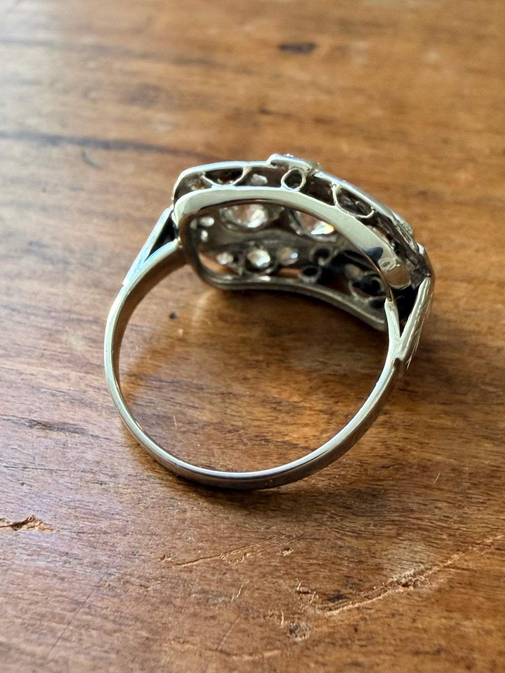 « Adèle » Bague Bandeau Art déco en or blanc et diamants