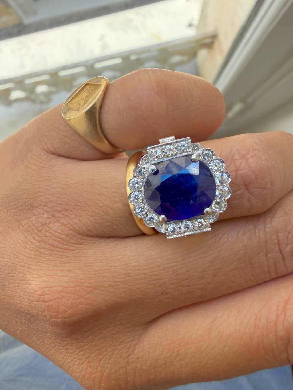 « Sophie » Bague Pompadour en or blanc saphir et diamants