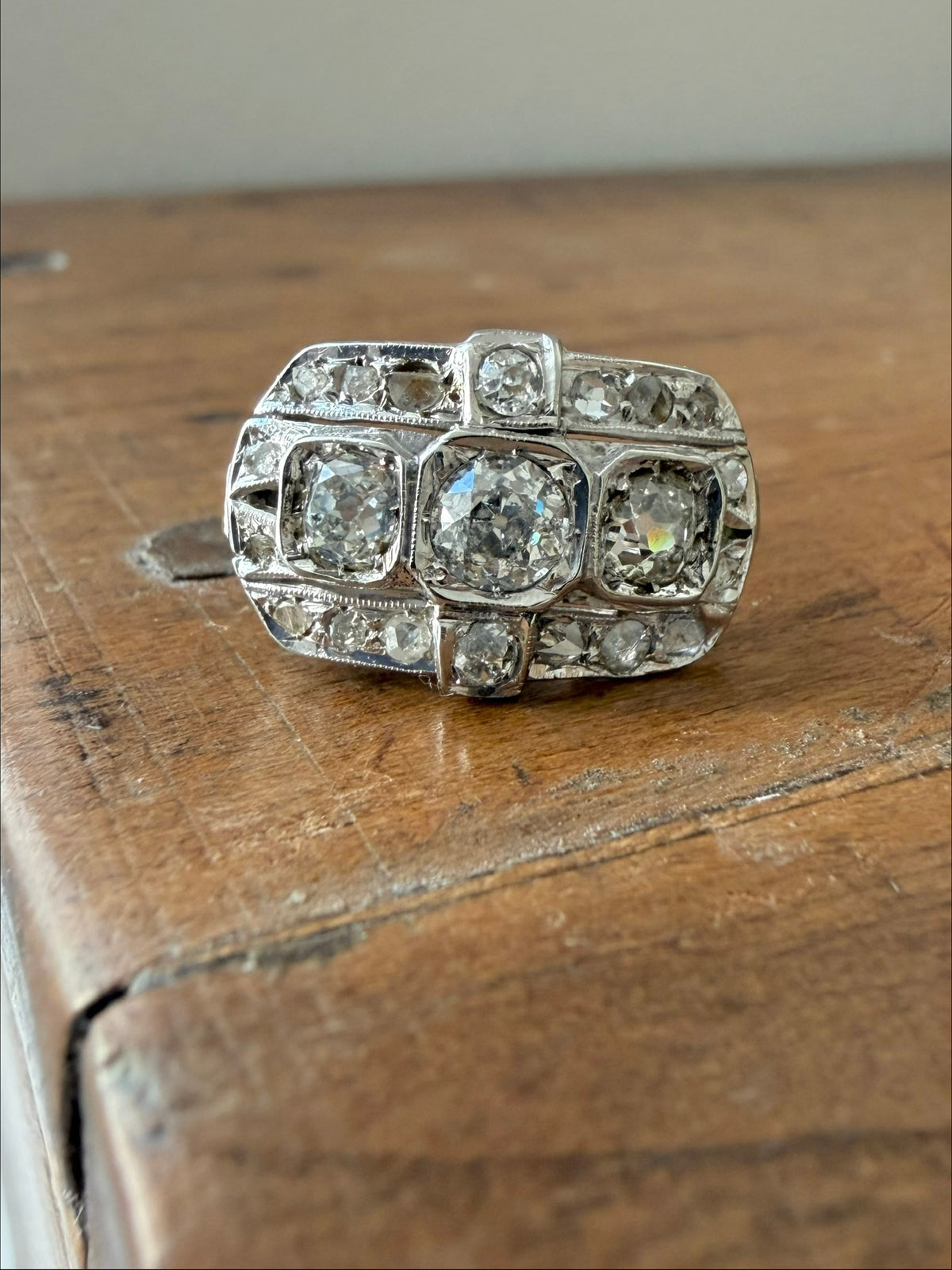 « Adèle » Bague Bandeau Art déco en or blanc et diamants