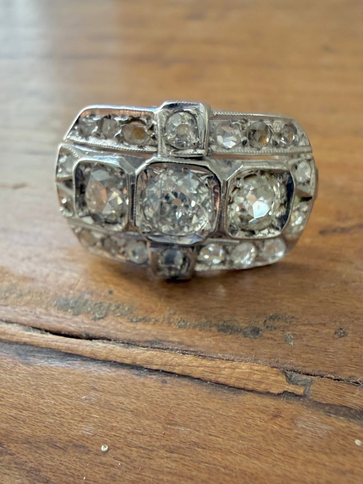 « Adèle » Bague Bandeau Art déco en or blanc et diamants