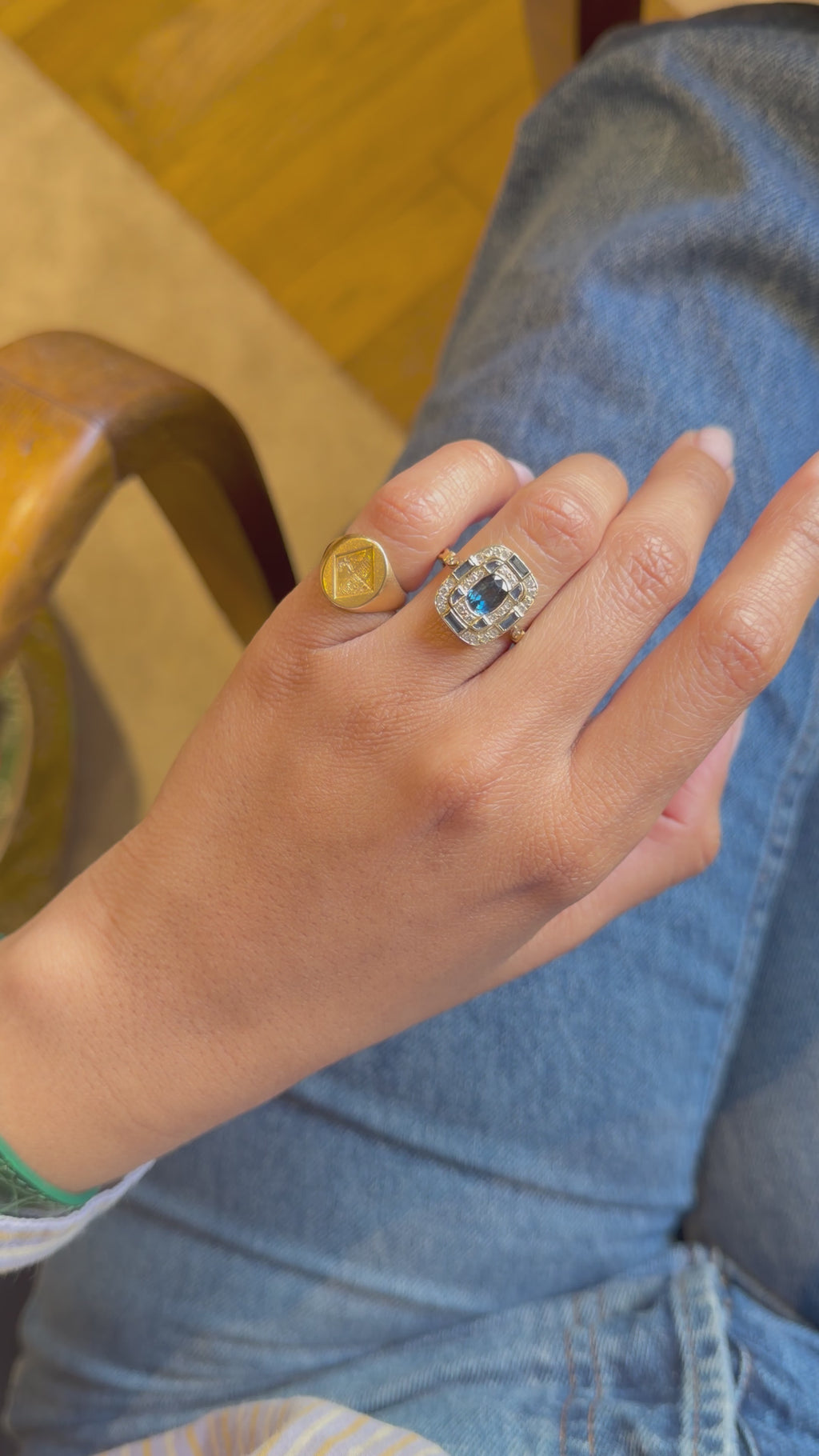 "Alix" Bague en or jaune, saphirs et diamants
