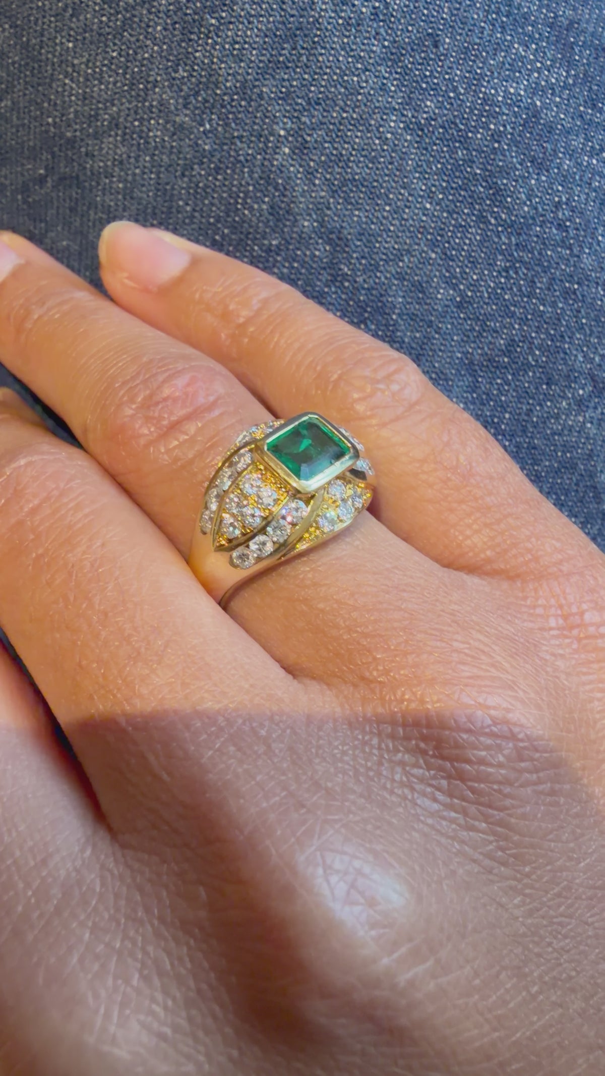 "Babeth" Bague Bandeau en or jaune émeraude et diamants