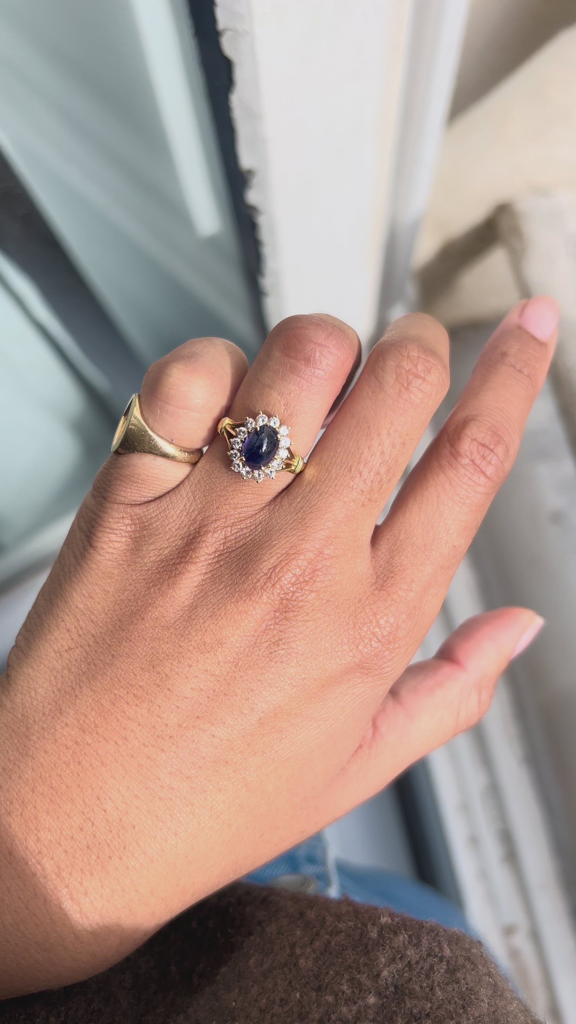 "Marguerite" Bague Marguerite en or jaune, saphir et diamants