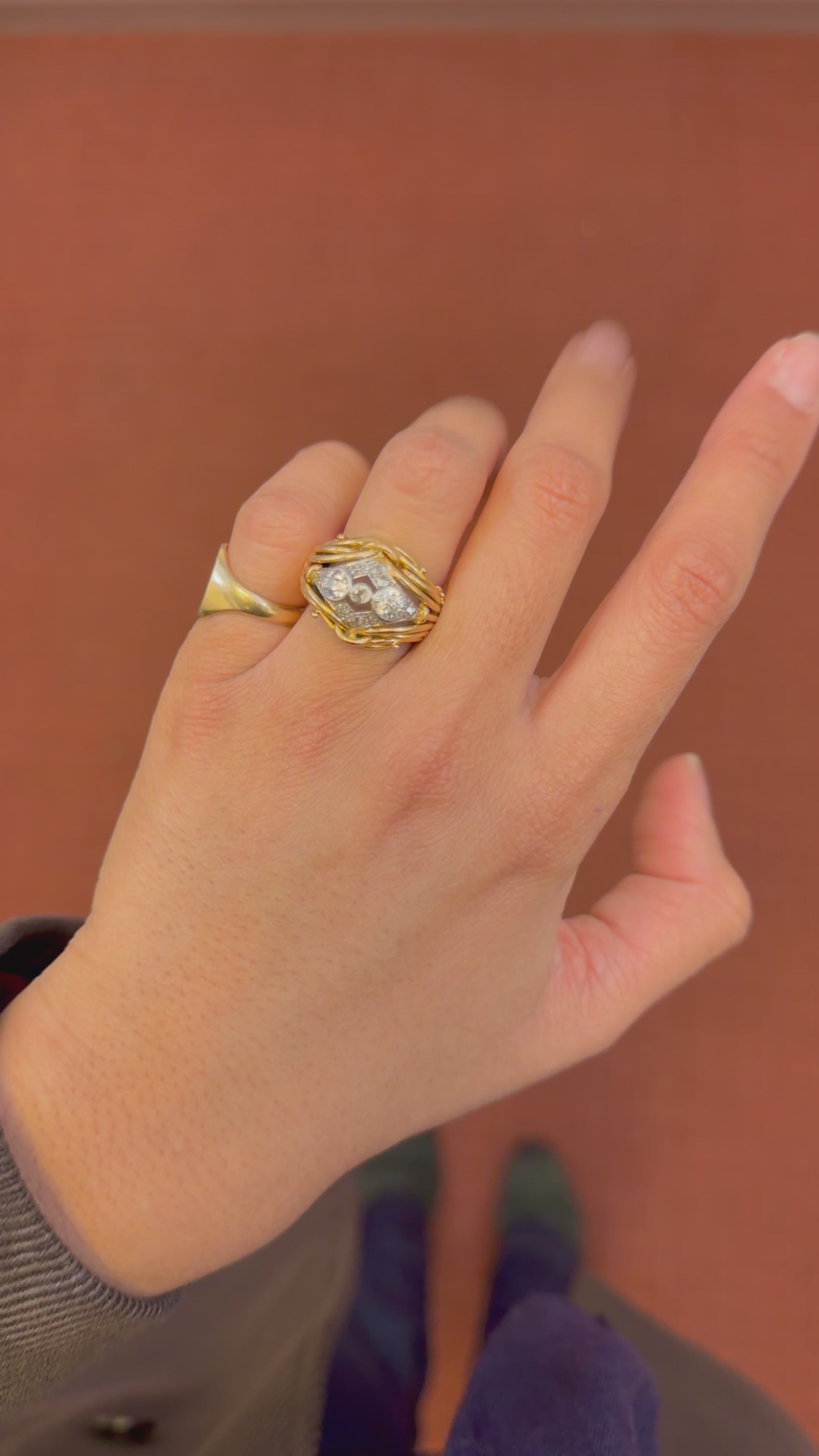 "Dalida" Bague dôme en or jaune, platine et diamants