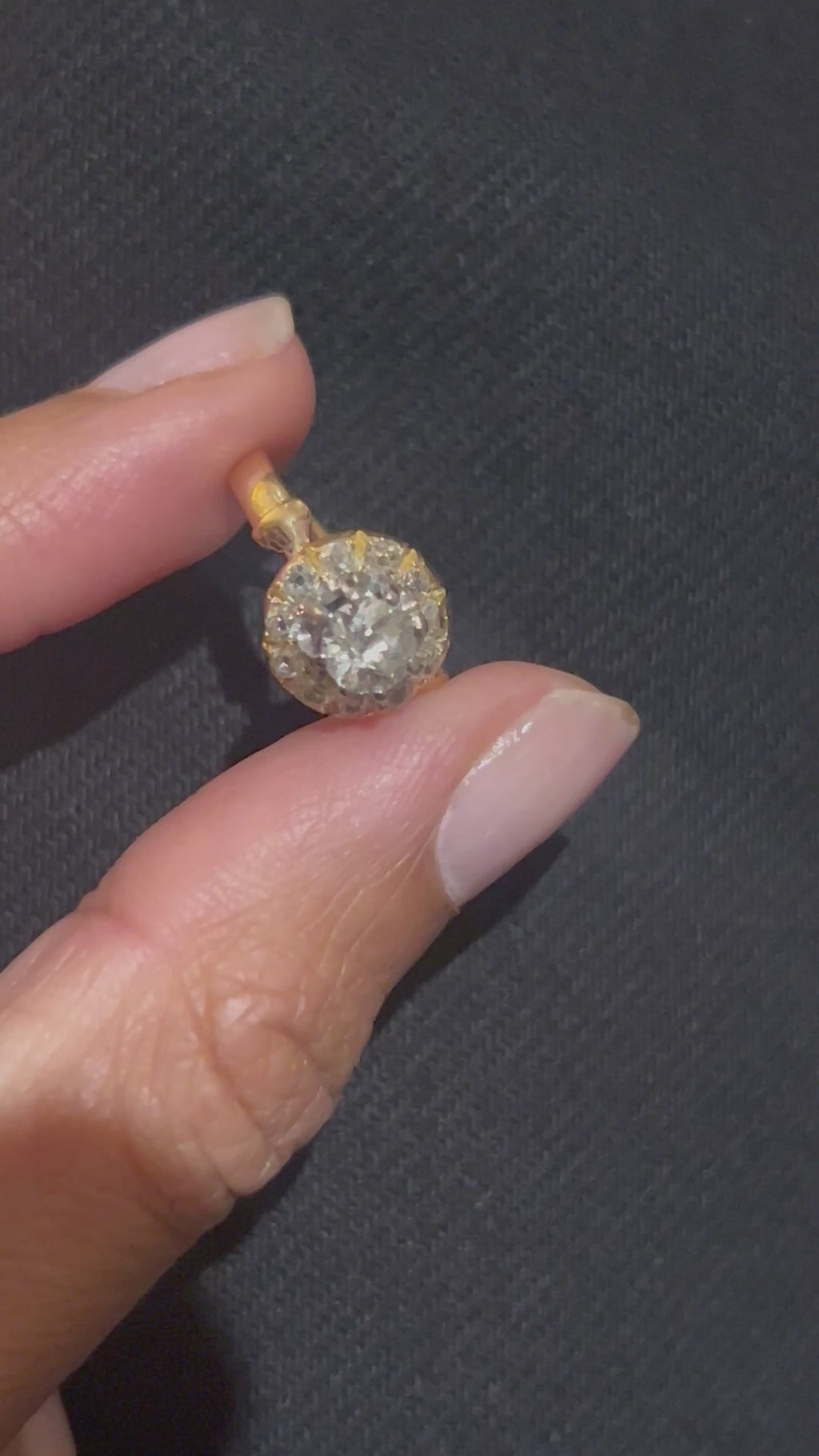 « Ninon » Solitaire en or jaune et diamants