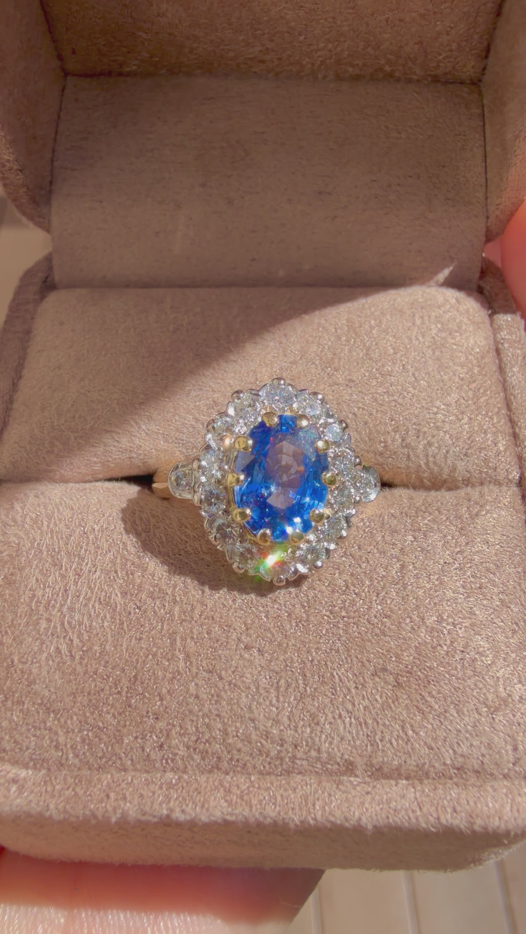 "Romane" Bague Pompadour en or jaune, saphir et diamants