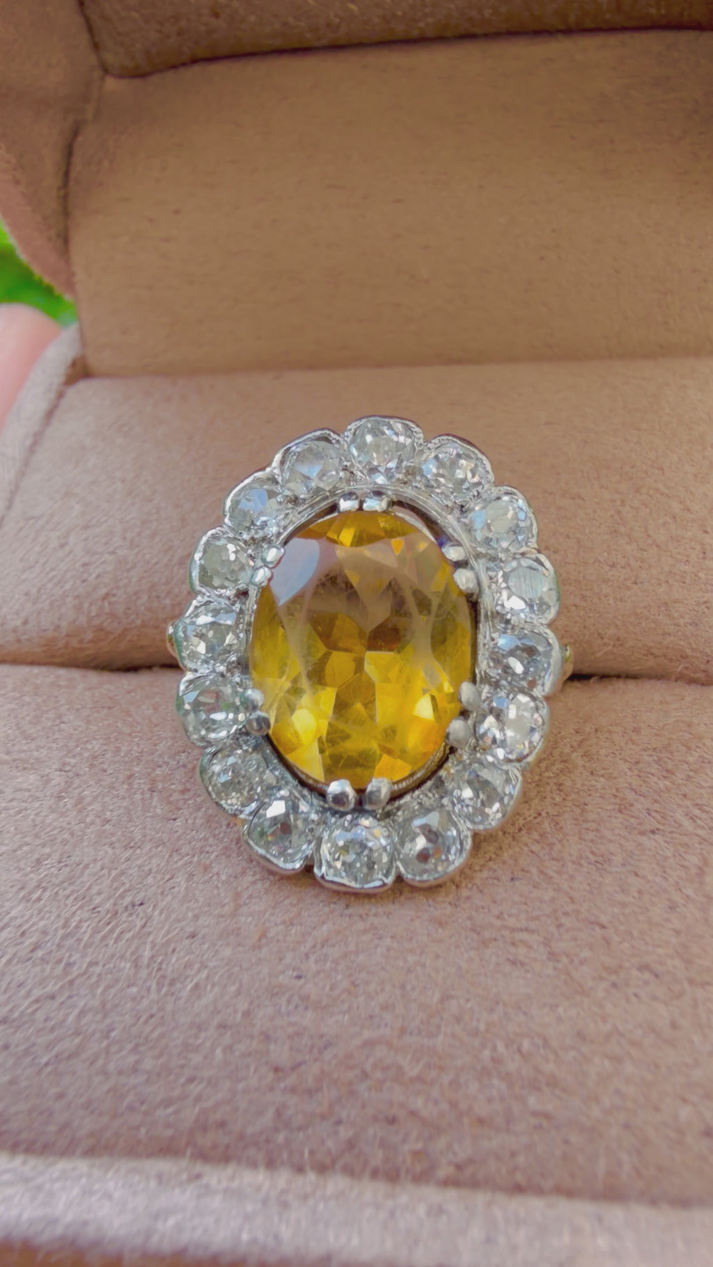 "Charlotte" Bague Pompadour en or jaune, platine citrine et diamants