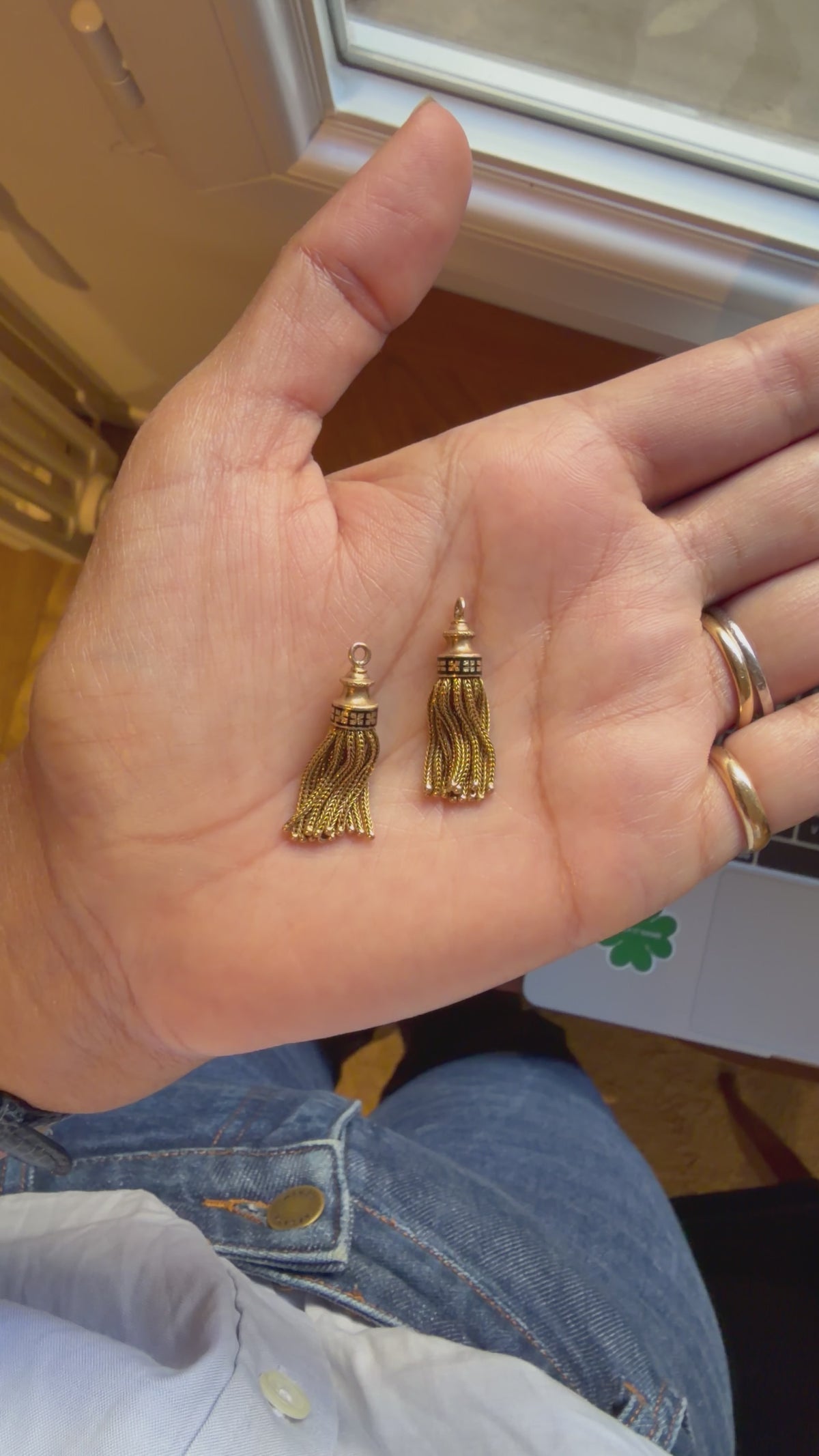 Pendentif Pompon en or jaune et émail