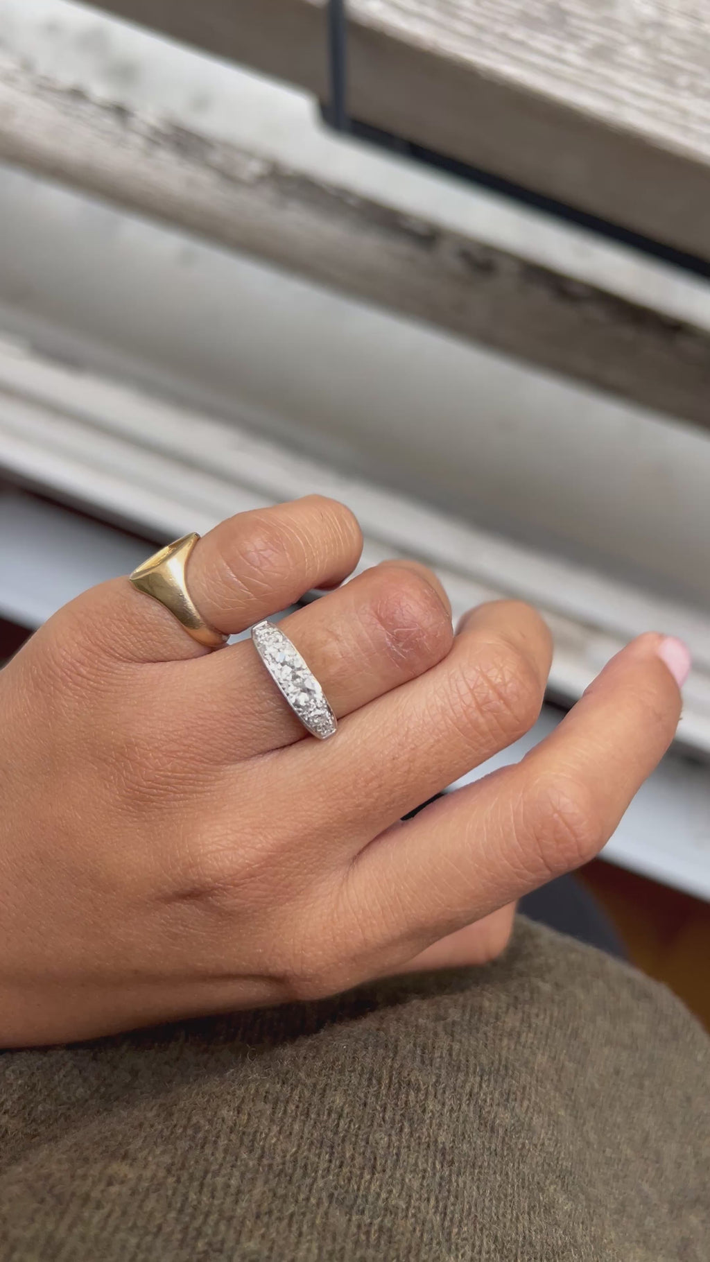 "Ombline'' Bague Jarretière Art déco en platine et diamants