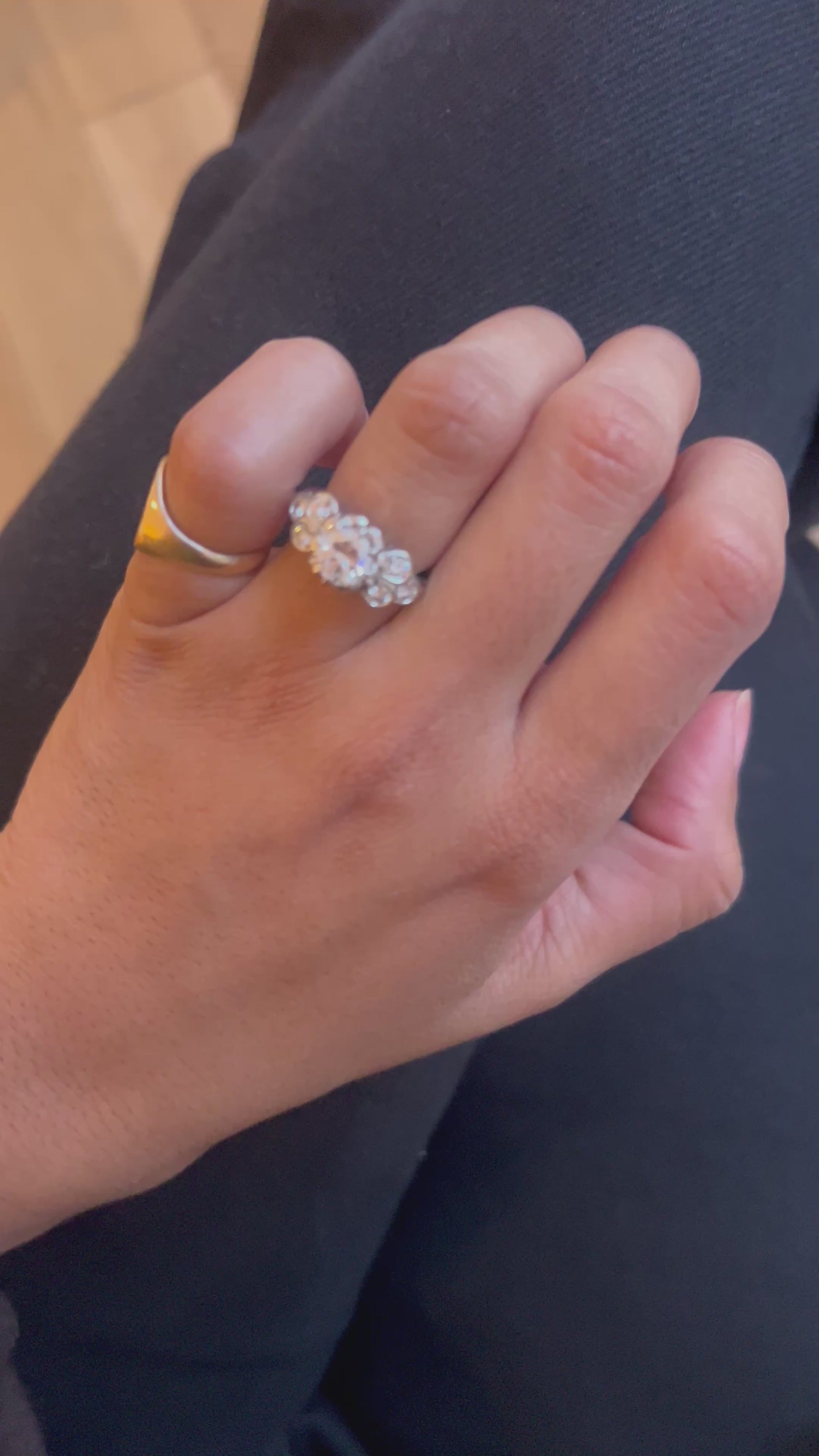 «Clothilde» Bague en platine  et diamants