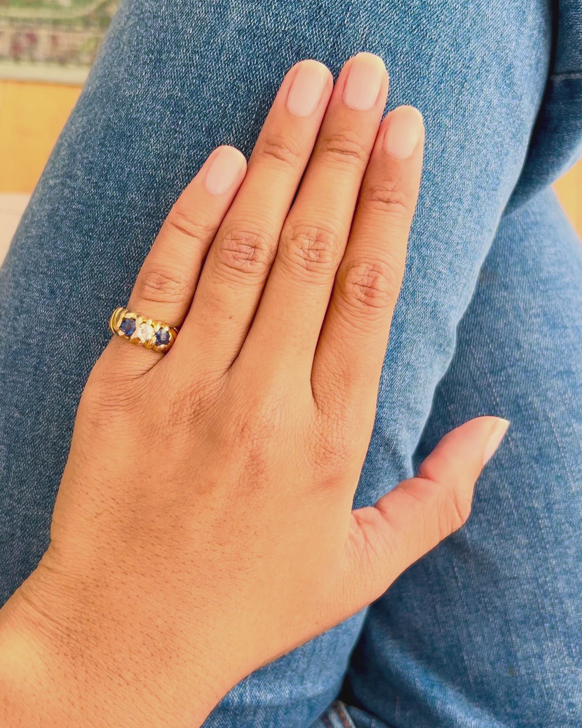 Bague Jonc Trilogie or jaune saphirs et diamant