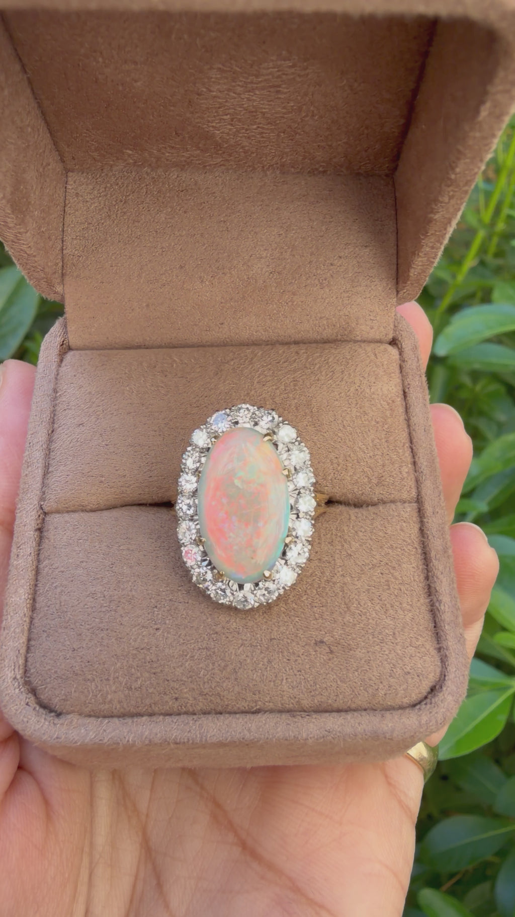 "Arielle" Bague Pompadour en or jaune, opale et diamants