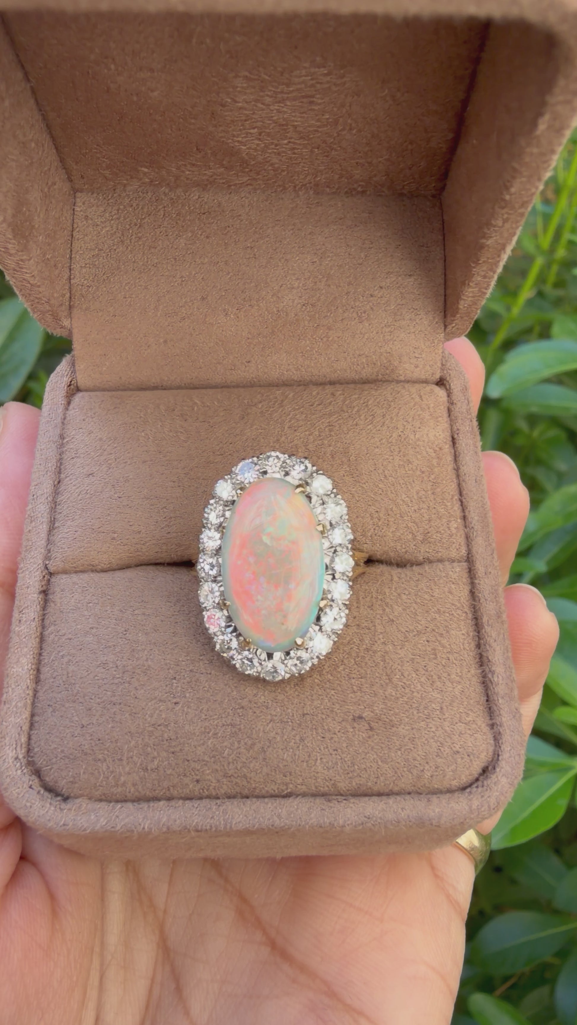 "Arielle" Bague Pompadour en or jaune, opale et diamants