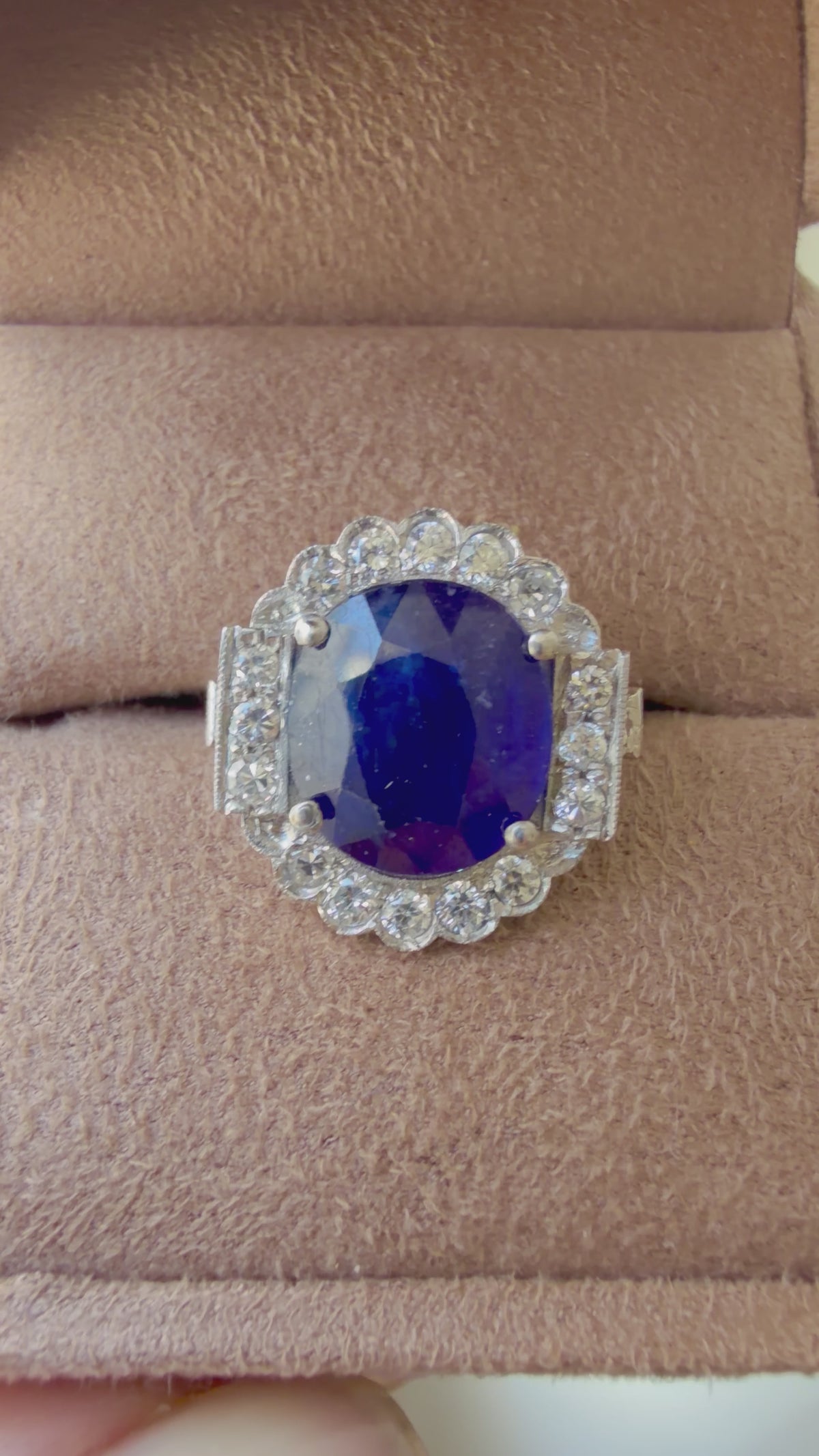 « Sophie » Bague Pompadour en or blanc saphir et diamants