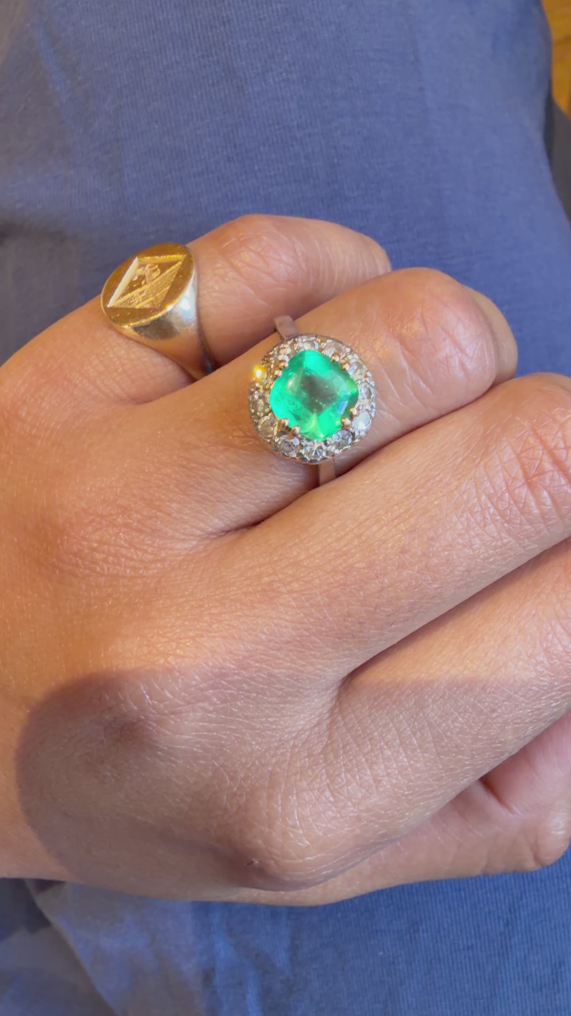 "Ambre" Bague en platine émeraude et diamants