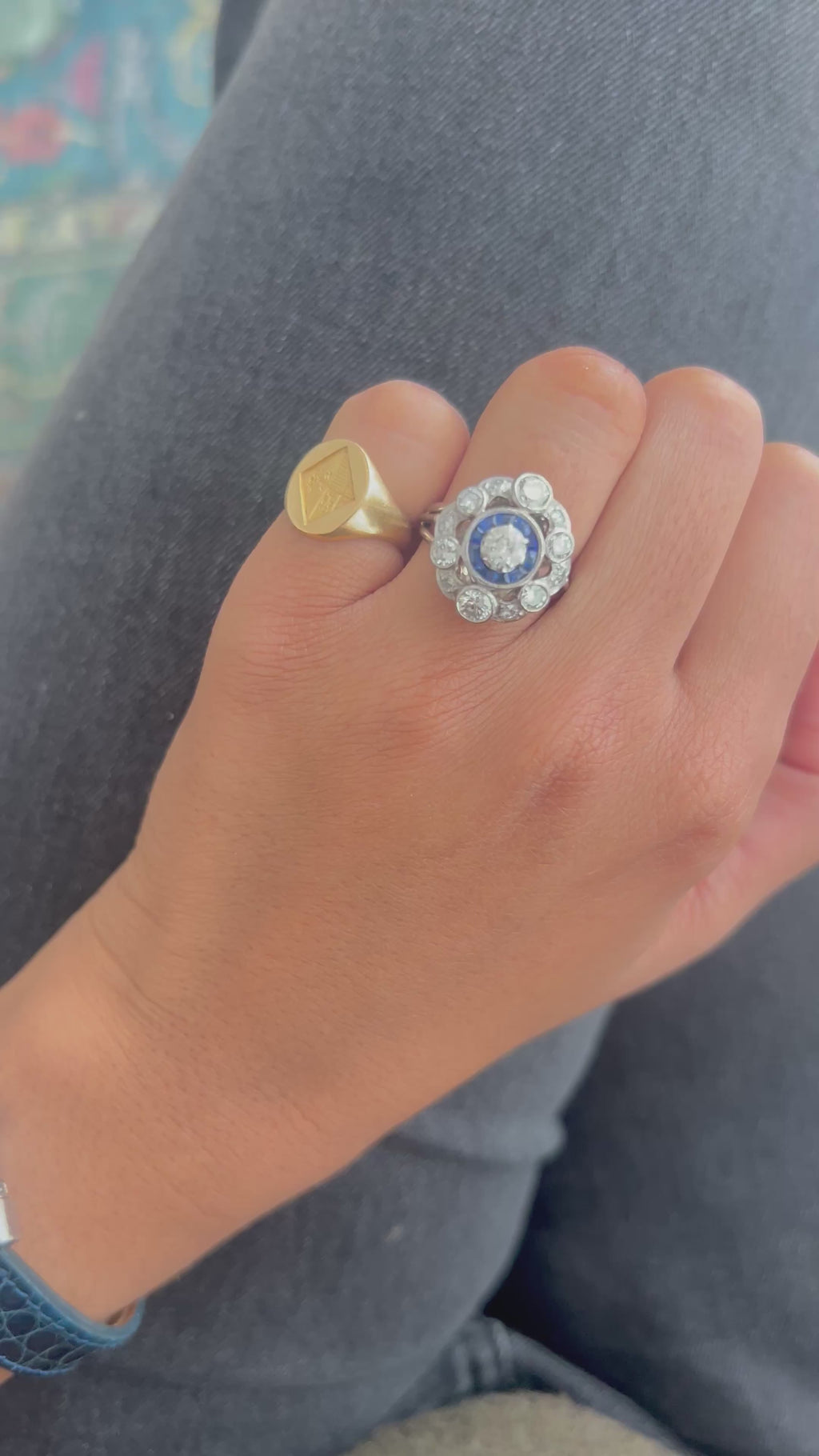 "Caroline" Bague Marguerite en platine, saphirs et diamants