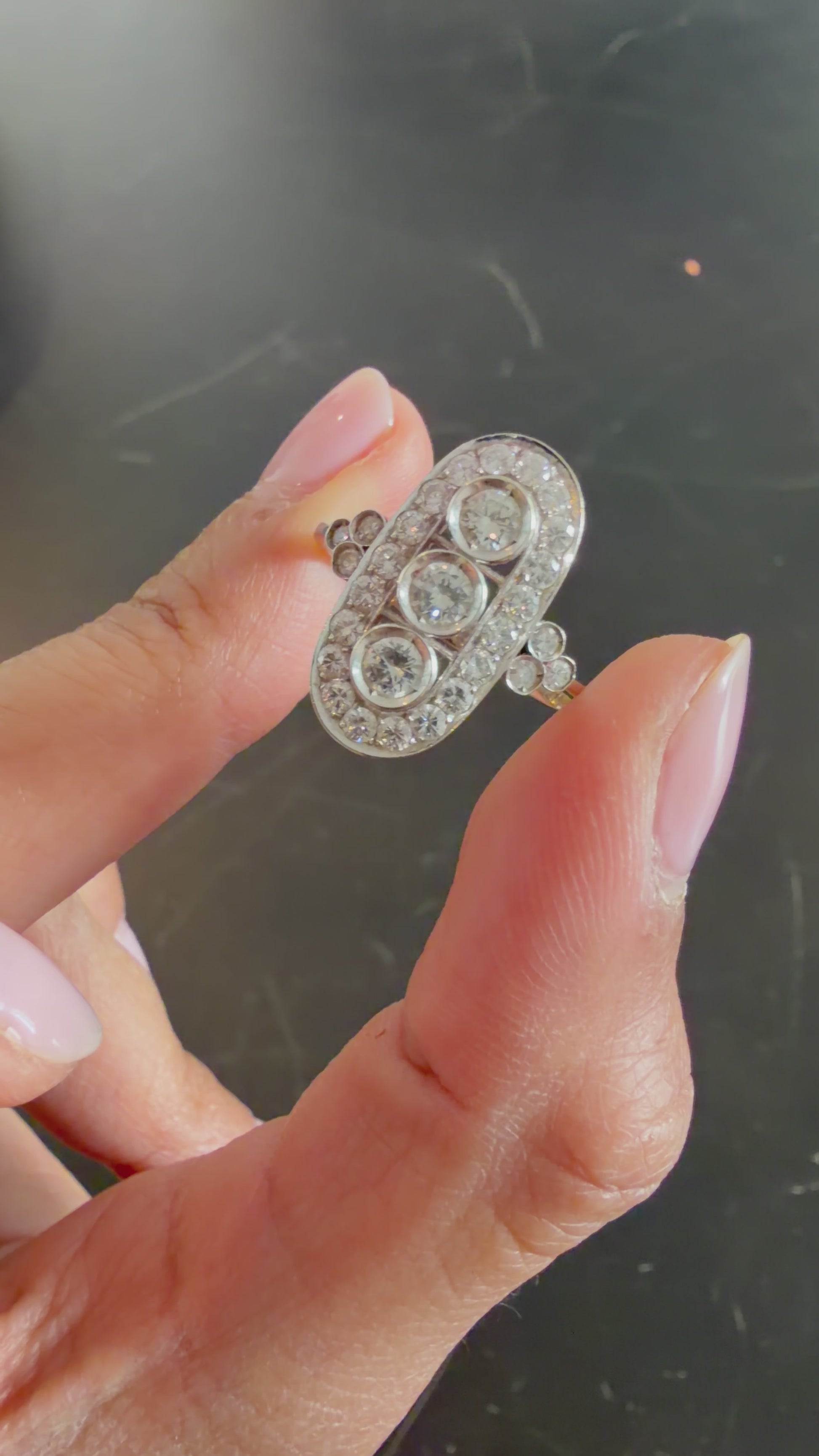 "Aurore" Bague Art déco en or blanc et diamants 2 carats